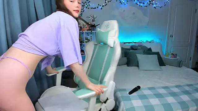 Zoe Vee online show from 10-22-25, 03:18