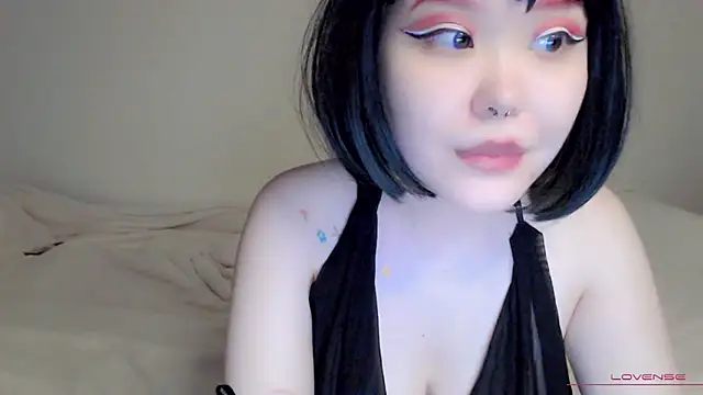 Snapshot of tsunade_chan chatting on 10-11-25, 05:17 tsunade chan online show from 10-11-25, 05:17