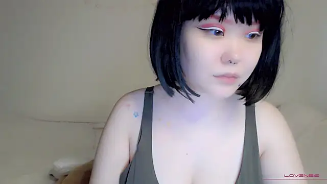 Snapshot of tsunade_chan chatting on 10-12-25, 05:17 tsunade chan online show from 10-12-25, 05:17
