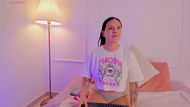 Snapshot of angelica_cross_ chatting on 10-28-25, 07:27 angelica cross online show from 10-28-25, 07:27