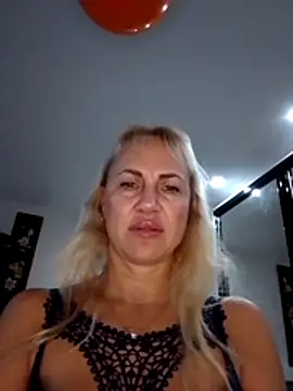 Snapshot of KissMiSveet chatting on 11-04-25, 06:12 KissMiSveet online show from 11-04-25, 06:12