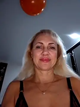 Snapshot of KissMiSveet chatting on 11-07-25, 07:03 KissMiSveet online show from 11-07-25, 07:03