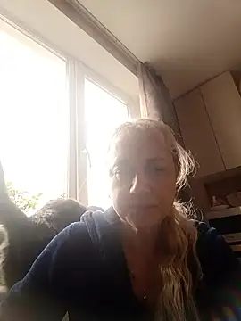 Snapshot of KissMiSveet chatting on 11-17-25, 10:21 KissMiSveet online show from 11-17-25, 10:21