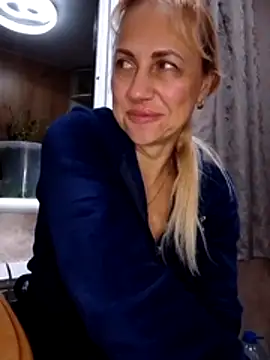 Snapshot of KissMiSveet chatting on 12-04-25, 06:49 KissMiSveet online show from 12-04-25, 06:49