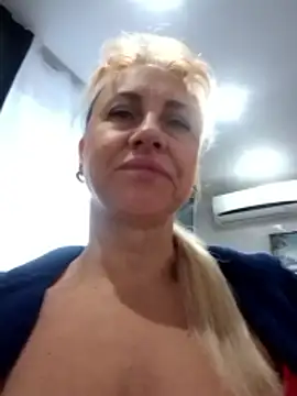 Snapshot of KissMiSveet chatting on 02-04-26, 02:12 KissMiSveet online show from 02-04-26, 02:12