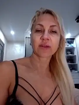 Snapshot of KissMiSveet chatting on 02-07-26, 05:16 KissMiSveet online show from 02-07-26, 05:16