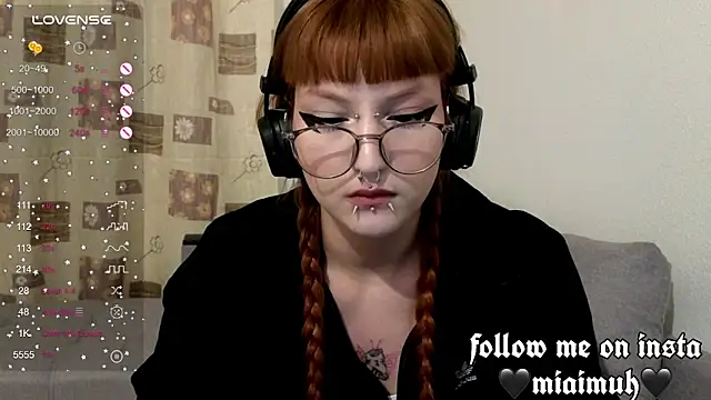 mia  yui online show from 10-24-25, 08:16