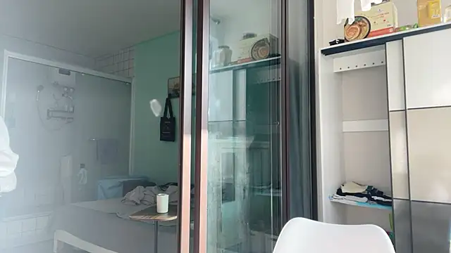 Snapshot of cily chatting on 12-16-25, 06:07 cily online show from 12-16-25, 06:07