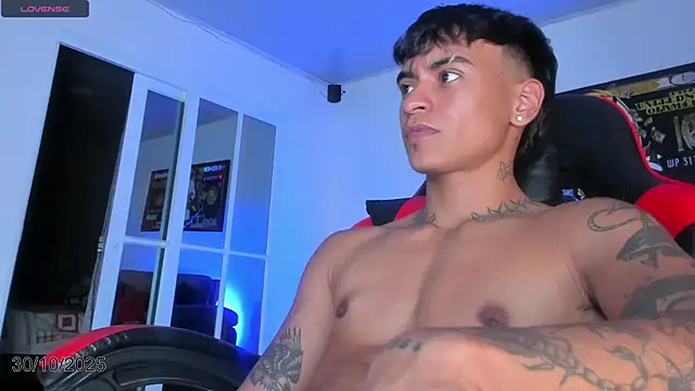 Snapshot of Ftm_xxxperiencie chatting on 10-31-25, 12:44 Ftm xxxperiencie online show from 10-31-25, 12:44