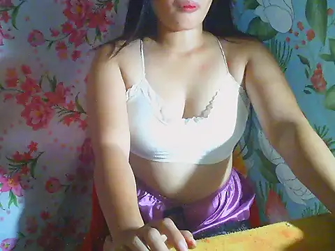 Snapshot of Katie_Winslet chatting on 01-18-26, 12:03 Katie Winslet online show from 01-18-26, 12:03