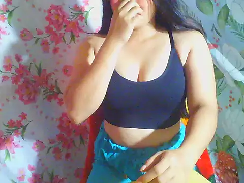 Snapshot of Katie_Winslet chatting on 02-03-26, 11:54 Katie Winslet online show from 02-03-26, 11:54