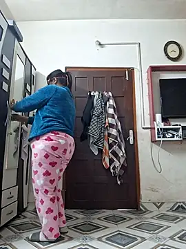 SIMIHOT online show from 01-06-26, 09:57