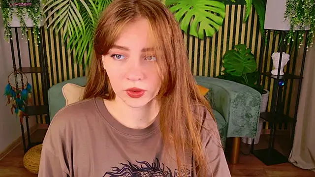 Moon  Bunny online show from 10-10-25, 03:44