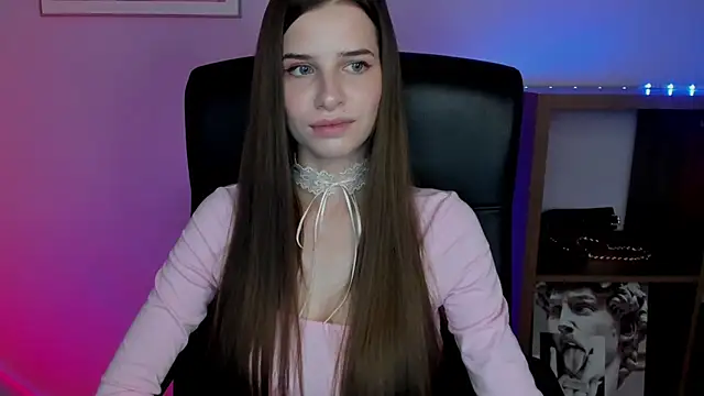 LuxMaya online show from 12-17-25, 07:58