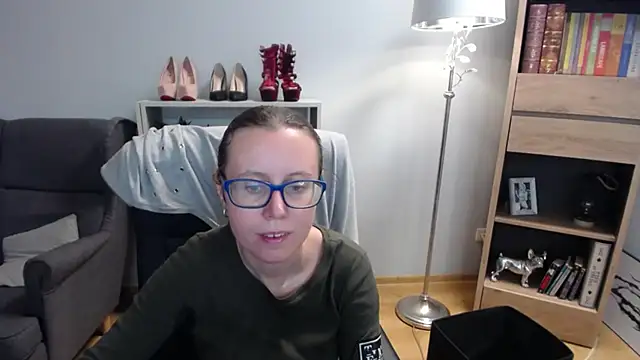 Snapshot of sweetxLizzy chatting on 10-21-25, 04:24 sweetxLizzy online show from 10-21-25, 04:24