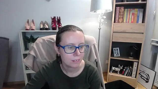 Snapshot of sweetxLizzy chatting on 10-28-25, 05:22 sweetxLizzy online show from 10-28-25, 05:22