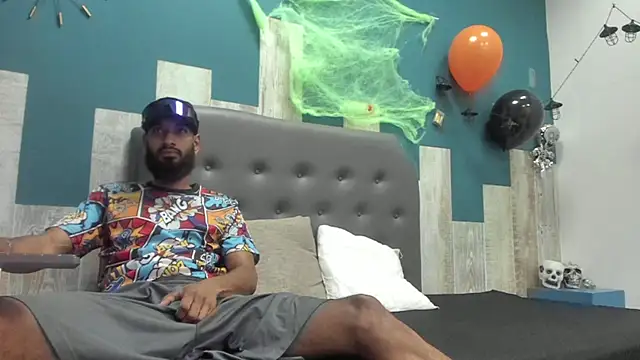 Snapshot of Damian_Shakur chatting on 10-27-25, 11:36 Damian Shakur online show from 10-27-25, 11:36