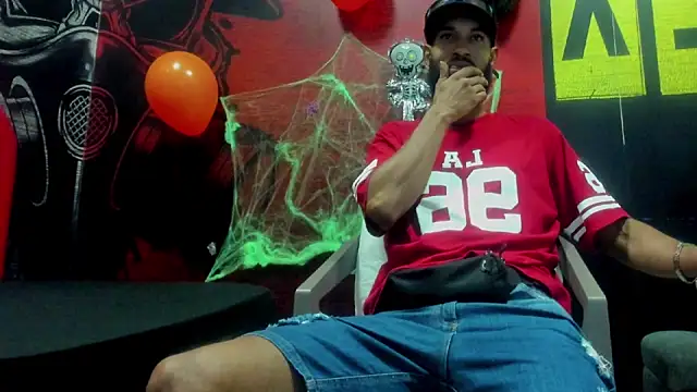 Snapshot of Damian_Shakur chatting on 10-28-25, 12:30 Damian Shakur online show from 10-28-25, 12:30