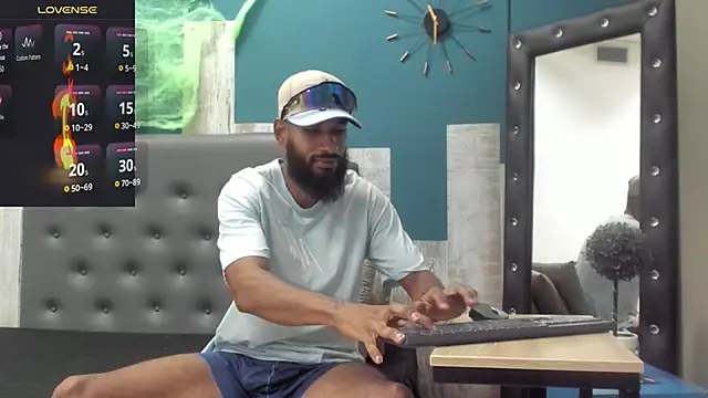 Snapshot of Damian_Shakur chatting on 10-29-25, 11:23 Damian Shakur online show from 10-29-25, 11:23