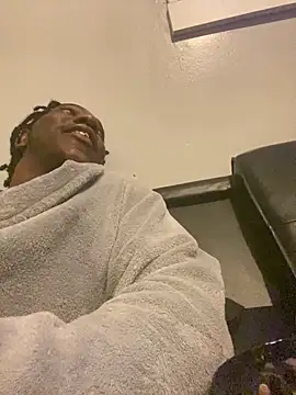 Snapshot of MosesWorld33 chatting on 10-05-25, 11:24 MosesWorld33 online show from 10-05-25, 11:24