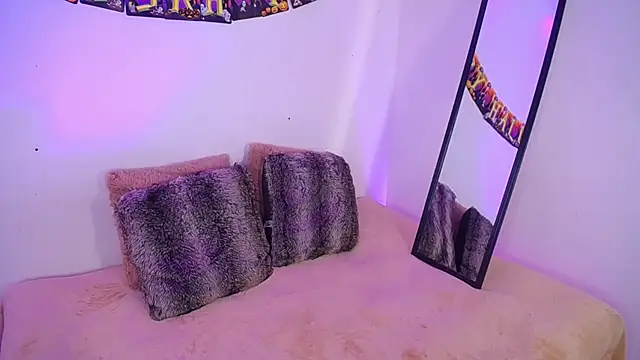 Dulcey  online show from 10-08-25, 03:59