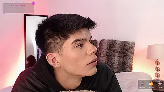 Dulcey  online show from 10-18-25, 05:54