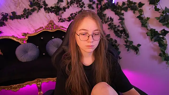 ArrinaWairr online show from 10-17-25, 08:06