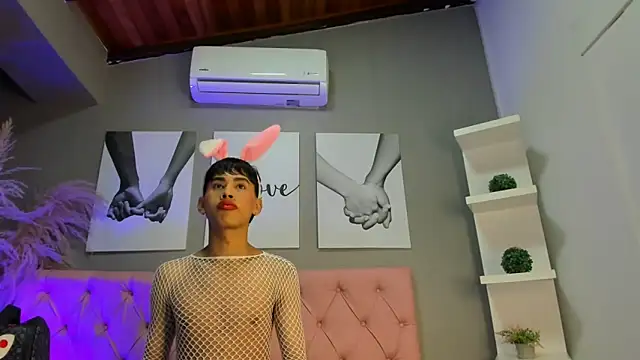 Snapshot of Jim_twink chatting on 10-10-25, 02:10 Jim twink online show from 10-10-25, 02:10