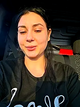 Snapshot of SaraViss20 chatting on 12-18-25, 06:52 SaraViss20 online show from 12-18-25, 06:52