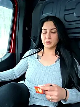 Snapshot of SaraViss20 chatting on 01-15-26, 06:29 SaraViss20 online show from 01-15-26, 06:29