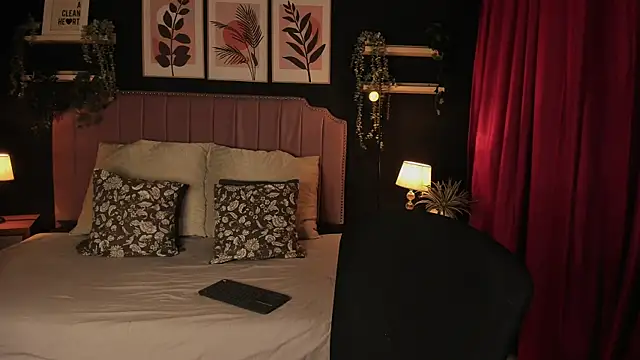 Snapshot of anne_dh chatting on 12-14-25, 12:38 anne dh online show from 12-14-25, 12:38