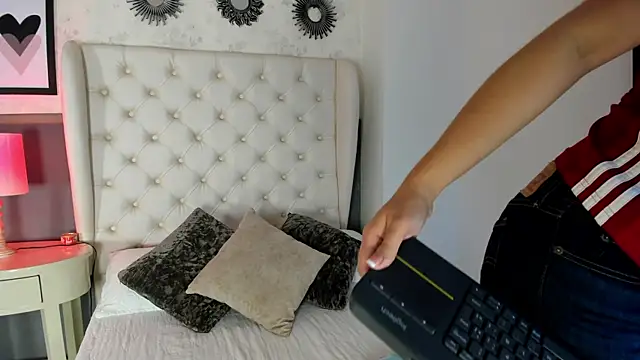 Snapshot of Sasha__sims__ chatting on 09-28-25, 11:37 Sasha sims online show from 09-28-25, 11:37