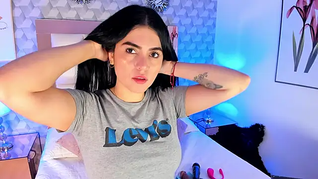 Snapshot of Sasha__sims__ chatting on 10-15-25, 11:54 Sasha sims online show from 10-15-25, 11:54