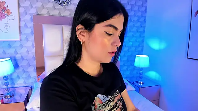 Snapshot of Sasha__sims__ chatting on 10-24-25, 11:39 Sasha sims online show from 10-24-25, 11:39