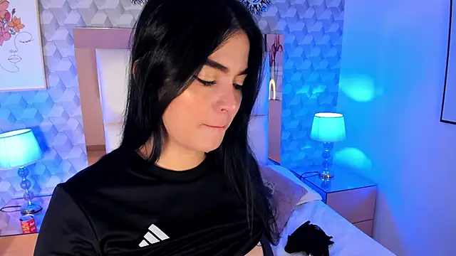 Snapshot of Sasha__sims__ chatting on 10-26-25, 11:49 Sasha sims online show from 10-26-25, 11:49