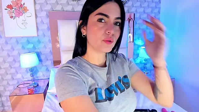 Snapshot of Sasha__sims__ chatting on 11-19-25, 11:43 Sasha sims online show from 11-19-25, 11:43