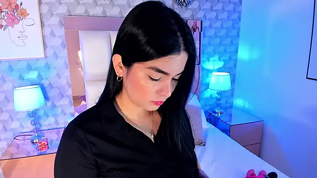 Snapshot of Sasha__sims__ chatting on 11-20-25, 12:05 Sasha sims online show from 11-20-25, 12:05