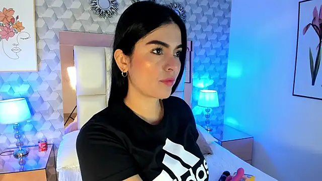 Snapshot of Sasha__sims__ chatting on 11-23-25, 11:32 Sasha sims online show from 11-23-25, 11:32