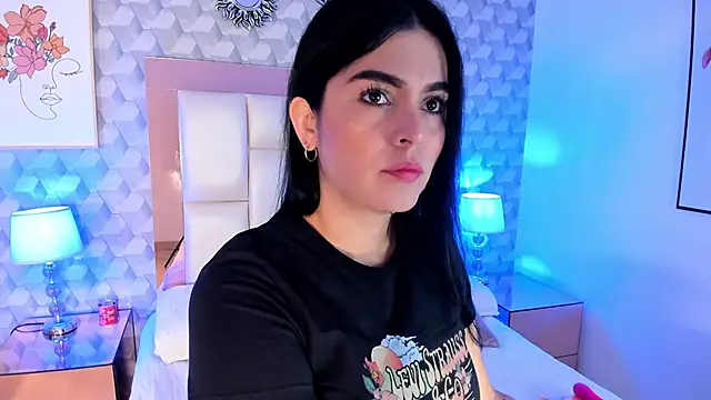 Snapshot of Sasha__sims__ chatting on 11-25-25, 11:32 Sasha sims online show from 11-25-25, 11:32