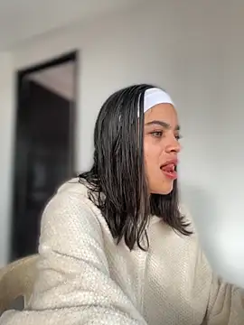 JuanitaMore01 online show from 11-02-25, 08:00