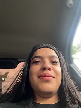 Snapshot of JuanitaMore01 chatting on 05-20-26, 08:37 JuanitaMore01 online show from 05-20-26, 08:37