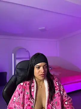 Snapshot of JuanitaMore01 chatting on 06-08-26, 01:28 JuanitaMore01 online show from 06-08-26, 01:28