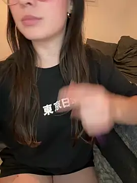 Snapshot of liloush__ chatting on 01-17-26, 10:46 liloush online show from 01-17-26, 10:46