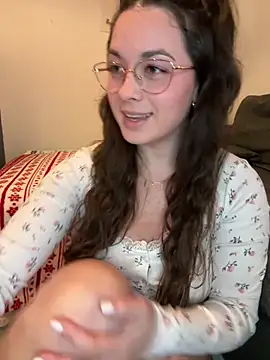 Snapshot of liloush__ chatting on 02-17-26, 09:43 liloush online show from 02-17-26, 09:43