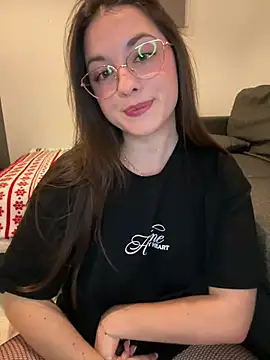 Snapshot of liloush__ chatting on 02-18-26, 09:55 liloush online show from 02-18-26, 09:55