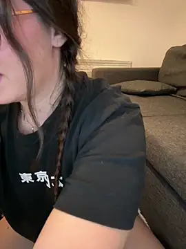 Snapshot of liloush__ chatting on 02-22-26, 09:35 liloush online show from 02-22-26, 09:35