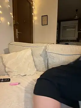 Snapshot of liloush__ chatting on 03-11-26, 10:05 liloush online show from 03-11-26, 10:05