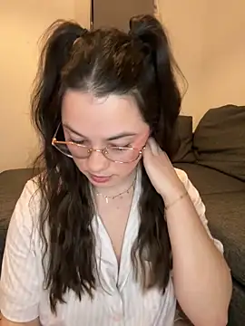 Snapshot of liloush__ chatting on 03-15-26, 09:10 liloush online show from 03-15-26, 09:10