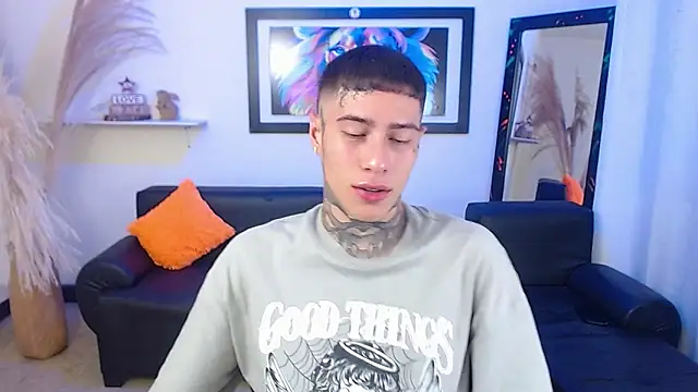 Snapshot of setthomas chatting on 09-11-25, 09:04 setthomas online show from 09-11-25, 09:04