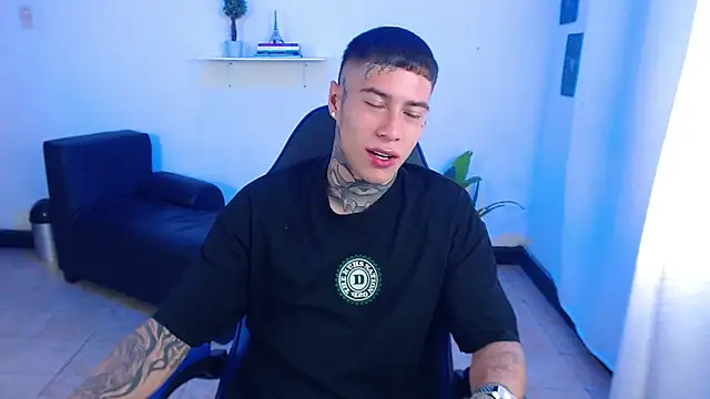 Snapshot of setthomas chatting on 09-17-25, 02:08 setthomas online show from 09-17-25, 02:08